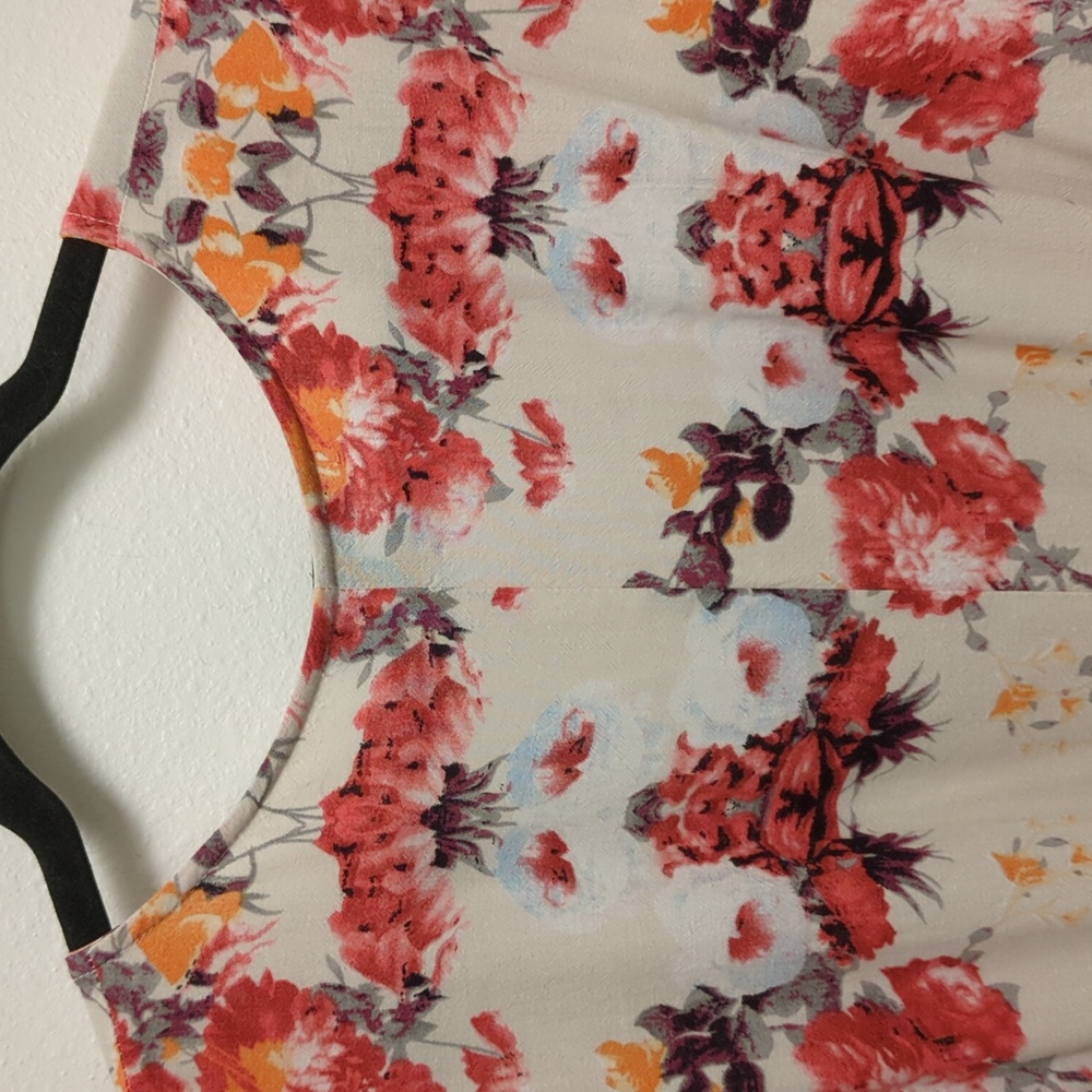 Aakaa Floral Wrap Dress – Boho-Inspired Elegance - Voluminous - Flowy - Delicate - Picture 8 of 12